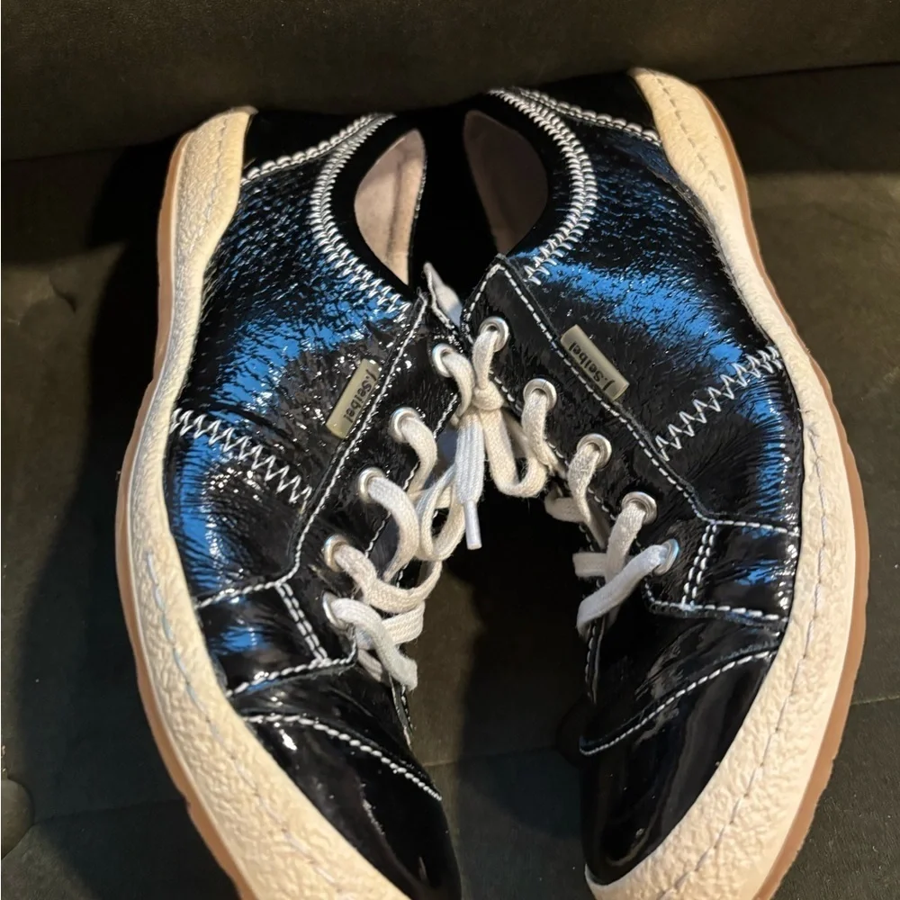 Josef Seibel contrast ships lace